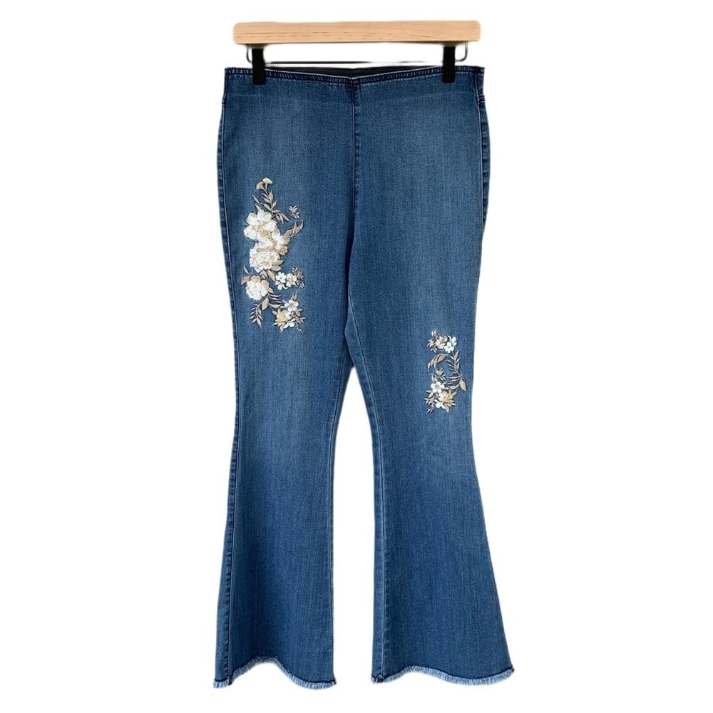 Floral Embroidered Pull On Flare Jeans 29 | Boho Festival Stretch Denim‎ Raw Hem